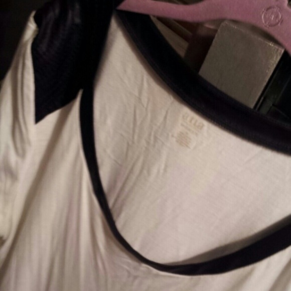 🌟 Sale! Super cute Black and white top - Picture 3 of 3